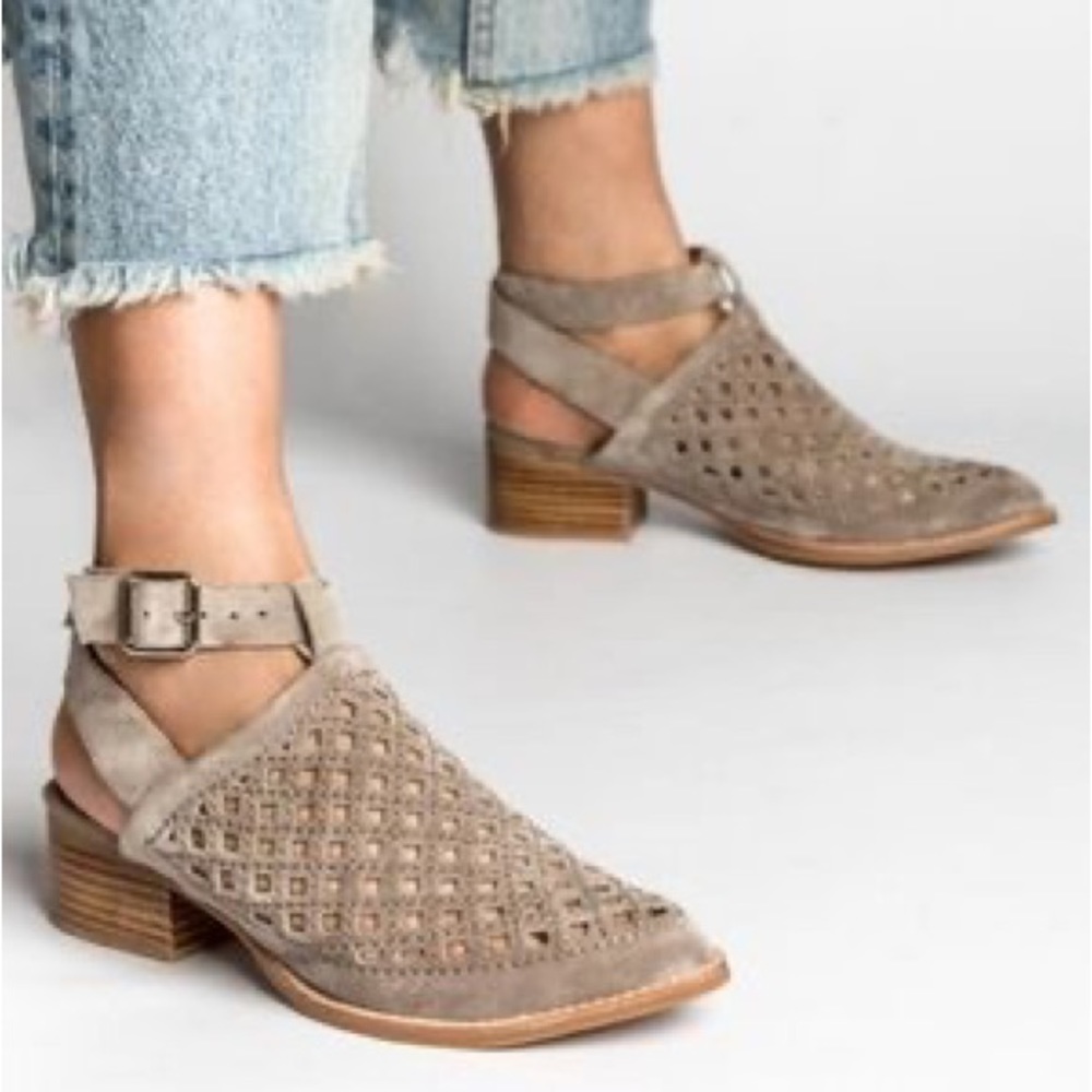 🔥1/2 of Summer Sale!🔥Jeffrey Campbell ‘Rebus’ Tan Suede Ankle Strap Shootie